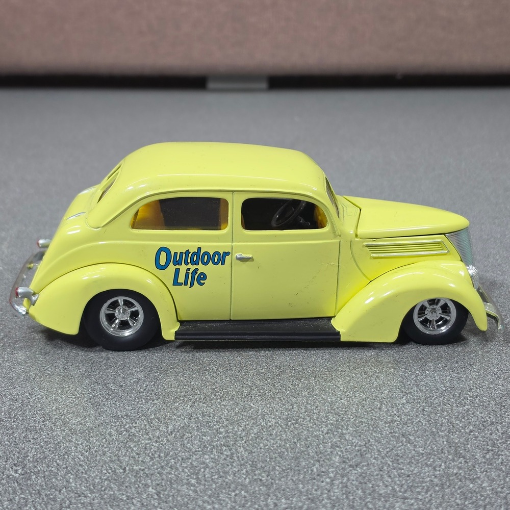 Racing Champions Outdoor Life Issue 2 1937 Ford Sedan 1/24 Yellow Excellent 1998